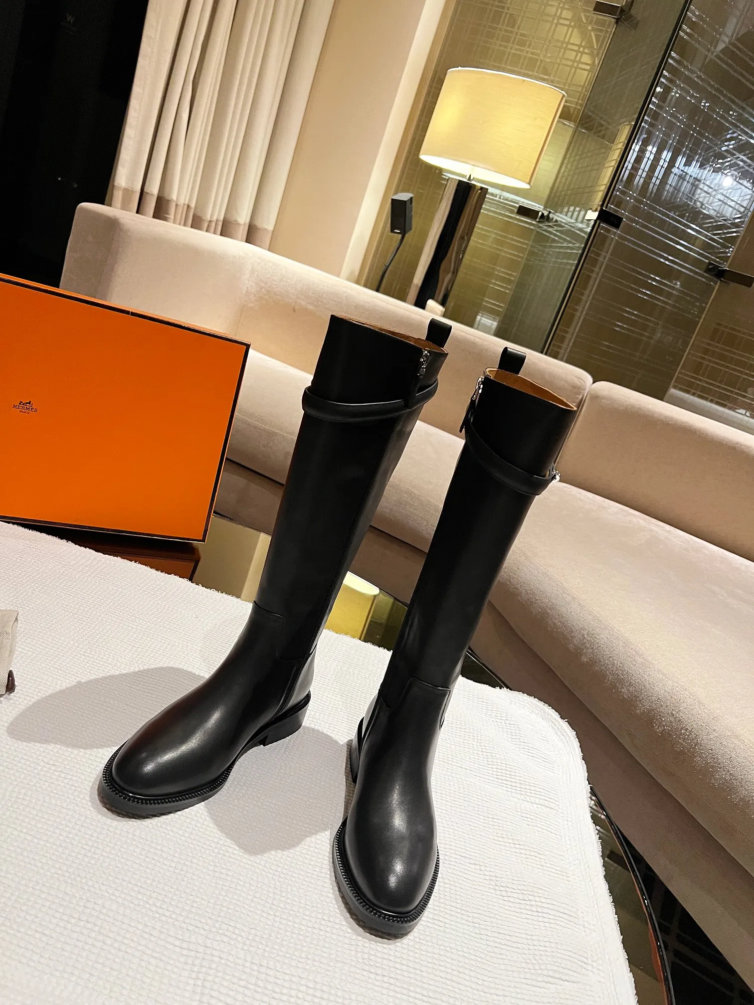 💕💕Factory direct selling price p840💕💕. Top version original purchase 3D three-dimensional last leg craft boot shaft three-dimensional non-deformation H home 2025 autumn and winter new style HERMES classic long boots, naturally have unique craftsmanship and quality. The leather of these boots is all imported and customized, and the inner material is also imported customized cowhide. They are easy to wear, comfortable and look good with everything. They are a must-have for autumn and winter, and the style lasts forever. These knight boots will never go out of style no matter how you wear them. Upper: Imported original calfskin Lining: Imported cowhide lining Size: Female 35-39 (40 41 non-returnable and non-exchangeable)